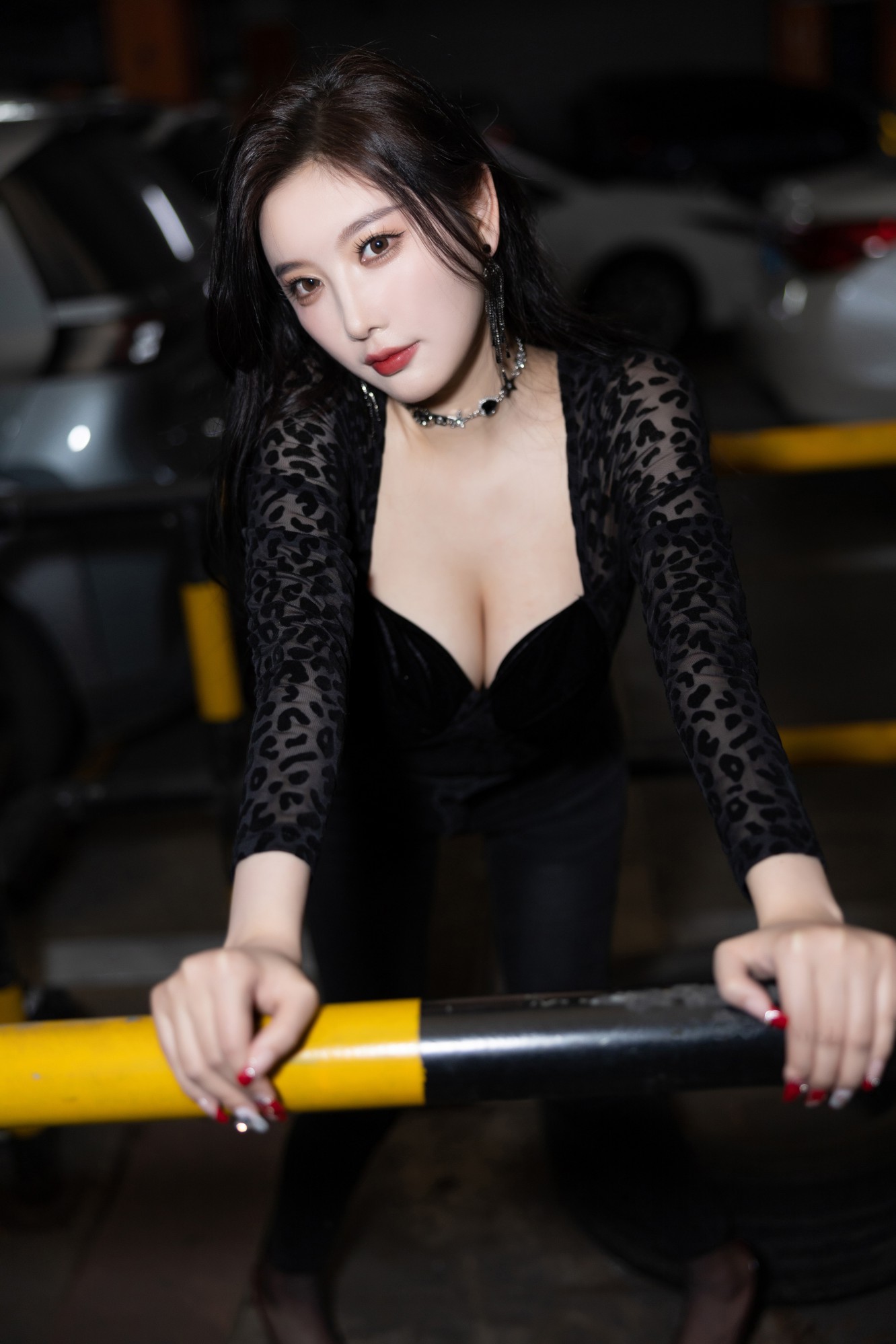 内购无水印 [XIAOYU语画界] VOL.1216 杨晨晨黑色牛仔裤+花絮视频 [100P+1V-905MB]