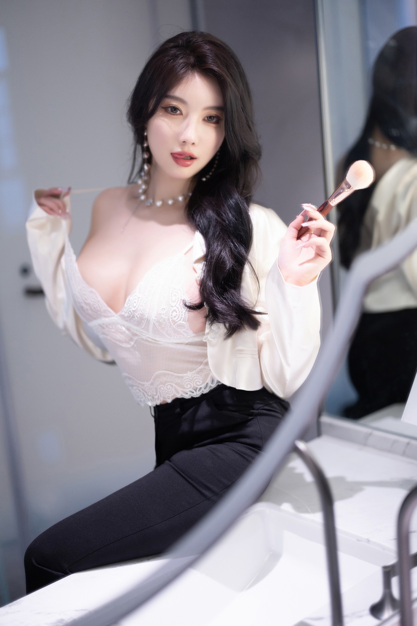 内购无水印 [XIAOYU语画界] VOL.1233 杨晨晨黑丝内衣爆乳 [99P+1V-950MB]