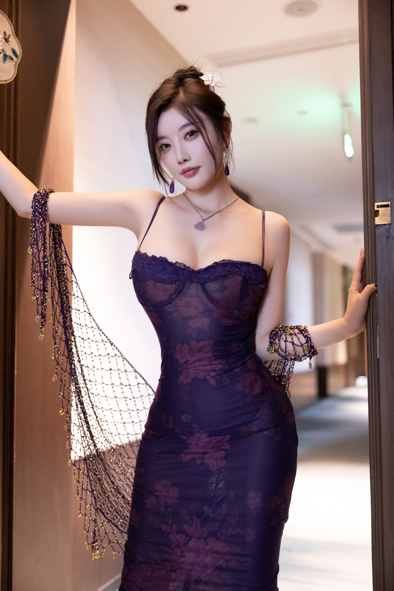 内购无水印 [XIUREN秀人网] NO.9092 杨晨晨紫色连衣裙+花絮视频 [100P+1V-917MB]