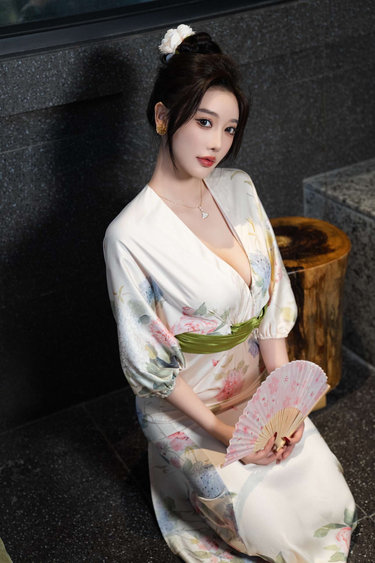 内购无水印 [XIUREN秀人网] NO.9470 杨晨晨黑丝国风+花絮视频 [110P+1V-3283MB]