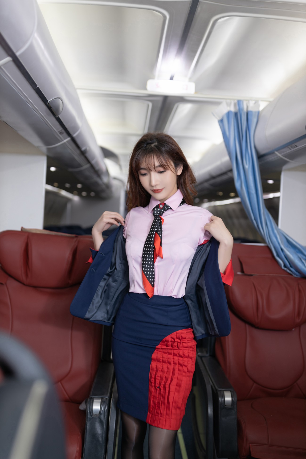 内购无水印 [XIUREN秀人网] NO.8196 陆萱萱黑丝空姐+花絮视频 [91P+3V-1556MB]